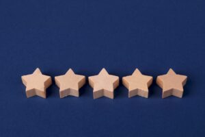 Decorative title card illustration with SEO and review icons